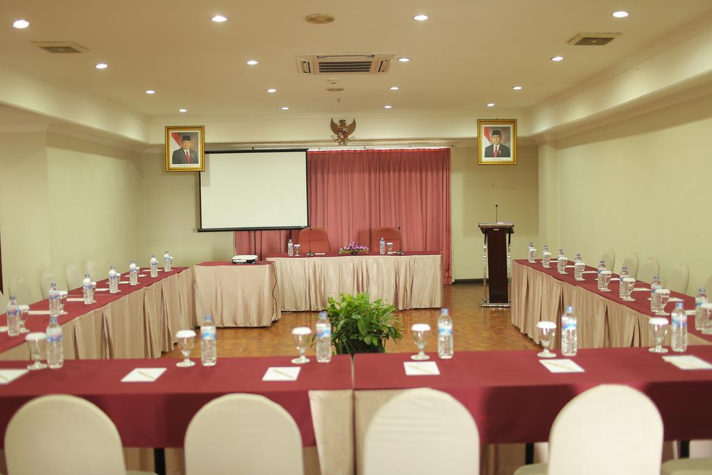Weta International Hotel Surabaya Exterior photo