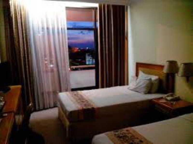 Weta International Hotel Surabaya Exterior photo